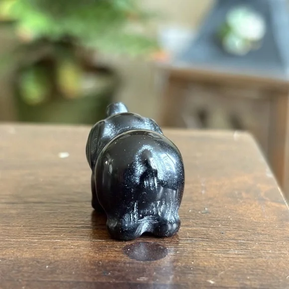 Adorable Obsidian Elephant Carving - Picture 6 of 7